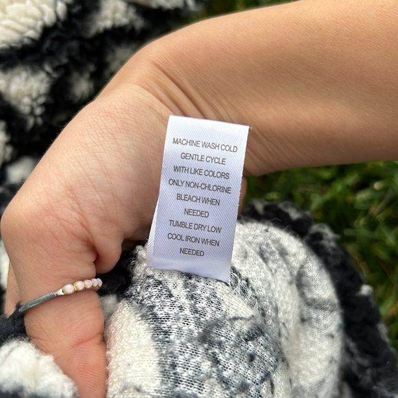 Pacsun peace zip up hoodie - Picture 7 of 9